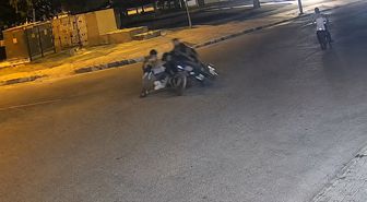 Birecik'te Motosiklet Kazası: 3 Yaralı, Kaza Anı Kamerada