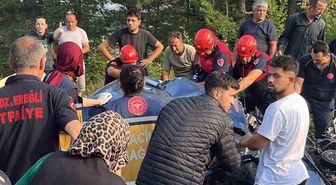 Karadeniz Ereğli'de Servis ile Otomobil Çarpıştı: 1 Ağır, 3 Hafif Yaralı