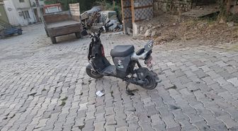 Kütahya'da Elektrikli Bisiklet Kamyonete Çarptı: 14 Yaşındaki Sürücü Yaralandı