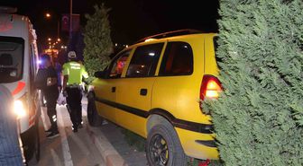 Karaman'da Taksi Refüje Çıktı: 2 Yaralı