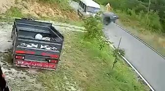 Ereğli'de Otomobil Servise Çarptı: 4 Yaralı