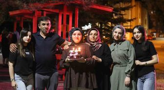 Sivas'ta İşitme Engelli Esra'ya Unutulmaz Doğum Günü Sürprizi