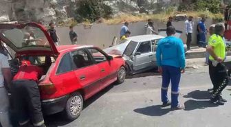 Şanlıurfa'da kafa kafaya çarpışma: 3 yaralı