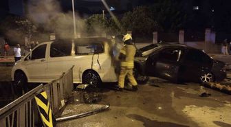 Sultanbeyli'de Kazadan Sonra Alev Alan Otomobilde Arbede: Şüpheliler Kaçtı