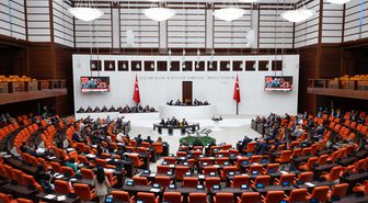 Meclis'te Mekke Anlaşması ve kürsü tartışması