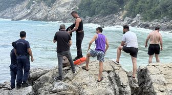 Zonguldak'ta Dalgalı Denizde Mahsur Kalan 7 Kişi Kurtarıldı