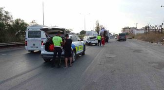 Alkollü Kamyonet Şoförü Kazada Eşini Yaraladı