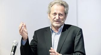 Alman yazar Rügemer: Merz Almanya’yı yoksullaştırıyor ABD’yi zenginleştiriyor