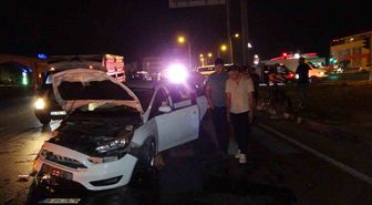 Manavgat'ta İki Otomobil Çarpıştı: 2 Yaralı