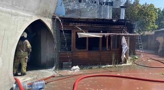 Bakırköy’de tadilattaki kafeden alevler yükseldi