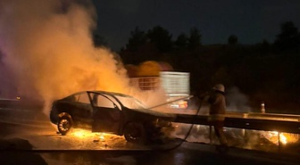 Hatay'da Seyir Halindeki Otomobil Alev Alev Yandı