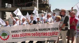 Emeklilerden İnşaat Önünde İktidara Tepki: 'Yeterince Sabrettik'