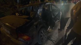Cide'de İki Otomobil Çarpıştı: 4 Yaralı