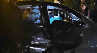 Cide'de İki Otomobil Çarpıştı: 4 Yaralı