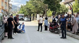 Tosya'da Motosiklet Yayaya Çarptı: 2 Yaralı