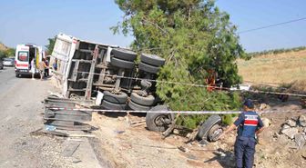 Salihli'de Otobüs Kamyona Çarptı: 1 Ölü, 7 Yaralı