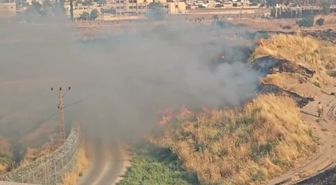 Nusaybin'deki Sınır Hattında Anız Yangını Kontrol Altına Alındı, Kamışlı'daki Yangın Görüntülendi