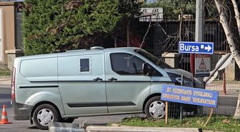 Zırhlı araç elektrik direğine çarptı: 2 yaralı