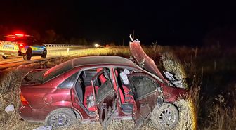 Kula'da Otomobil Şarampole Devrildi: 2'si Ağır 3 Yaralı