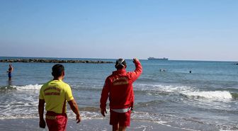 Sakarya'da fırtına nedeniyle bazı sahillerde denize giriş yasağı