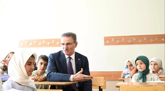 Vali Baruş'tan TÜGVA Yaz Okulu Ziyareti