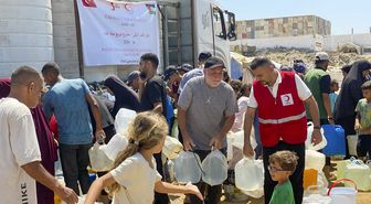 Türk Kızılay, Gazze'de günde 100 ton içme suyu ve hijyen kiti dağıtıyor