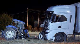 Banaz'da Tır-Traktör Çarpışması: 1 Ölü, 1 Yaralı