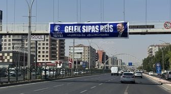 Diyarbakır’da dikkat çeken pankart: Erdoğan’a Kürtçe teşekkür ettiler