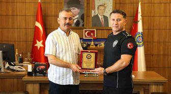 Bilecik’te Emekli Polis Memuruna Veda Plaketi