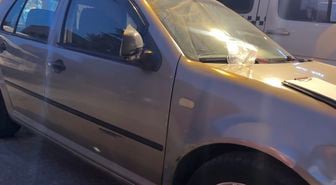 Eskişehir'de Polisten Kaçan Şüpheli Park Halindeki Aracın Aynasını Kırdı