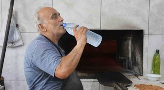 Hatay'da Fırıncıların Kavurucu Sıcak Mesaisi: Günde 5 Litre Su Tüketiyorlar