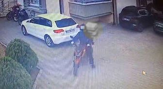 Serdivan'da Kurye Motosikleti Kasklı Hırsız Tarafından Çalındı