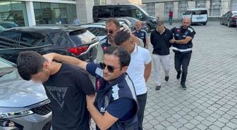 Kırtasiye sahibine tekme ve tokatlı saldırı: 3 şüpheli adliyede