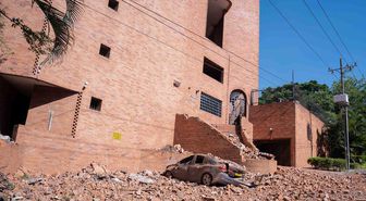Kolombiya'da 7.4 Büyüklüğünde Deprem: 132 Ölü, 700'den Fazla Yaralı