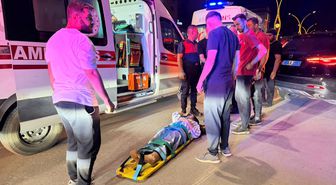 Yüksekova'da park halindeki araçlara çarpan otomobil devrildi: 4 yaralı