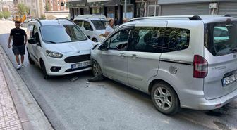 Siirt'te İki Hafif Ticari Araç Kafa Kafaya Çarpıştı: 1 Yaralı