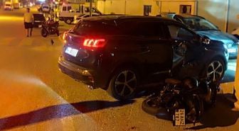 Sivrihisar'da Motosiklet ile Otomobil Çarpıştı: 2 Yaralı