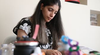 Atık Malzemeleri Oyuncak Yapıp Çocukları Sevindiriyor