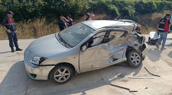 Mudurnu'da Kamyon-Otomobil Çarpıştı: 3 Yaralı
