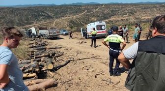 Eceabat'ta Trajik Kaza: Tır Dorsesi Altında Kalan Sürücü Hayatını Kaybetti