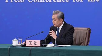 Wang Yi, Yemen'in Yeni Dışişleri Bakanı Zube'yi Tebrik Etti