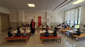750 Çocuğa Vakıf Hayrıyla Meyve İkramı