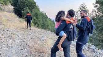 Kahramanmaraş'ta Araçta Mahsur Kalan Baba ve Kızı Kurtarıldı