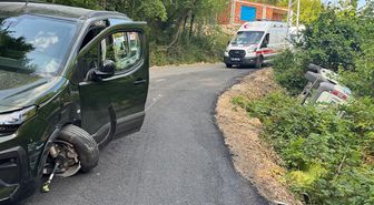 Ünye'de fındık işçilerini taşıyan minibüs devrildi: 8 yaralı