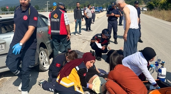 Mudurnu'da Kamyon-Otomobil Çarpışması: 3 Yaralı
