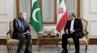 Pakistanlı Bakan Naqvi, Orta Doğu'daki Savaşı Sonlandırma ve Hürmüz Boğazı Gerginliğini Görüşmek Üzere İran'da