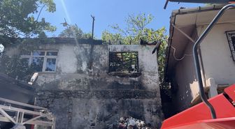 Pendik'te Metruk Evde Yangın: Bitişik Bina Hasar Gördü