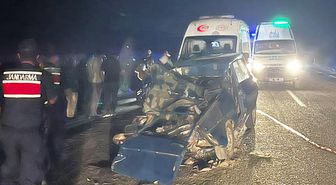 Konya'da Otomobil Traktöre Çarptı: Aynı Aileden İki Kişi Hayatını Kaybetti