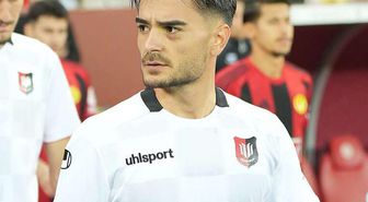 Uşakspor'dan ayrılan Alperen Kahraman, Denizli İdman Yurdu'na transfer oldu
