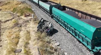 Malatya'da Tren-Kamyon Çarpıştı: 1 Yaralı